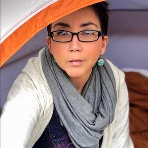 Meet your Posher, Claudia